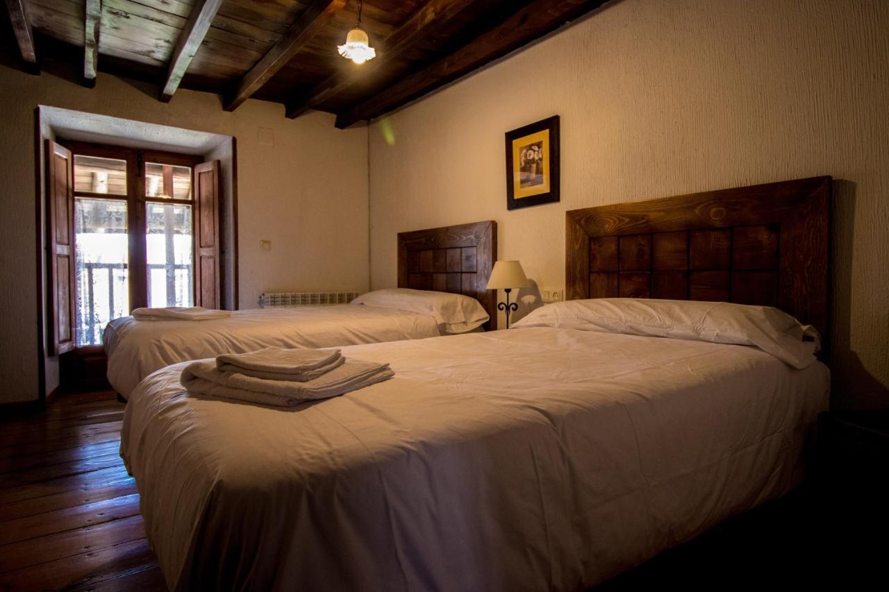 La Casa Del Abuelo Guest House Hoyos del Espino Exterior foto