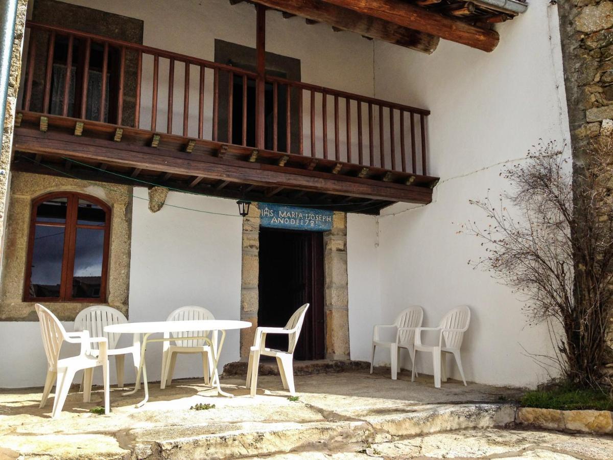 La Casa Del Abuelo Guest House Hoyos del Espino Exterior foto